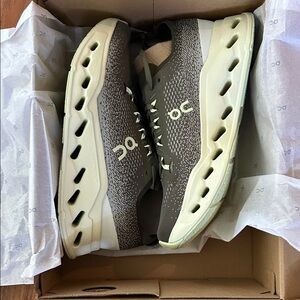 On Running Men’s Cloudsurfer Max sz 11 NWT